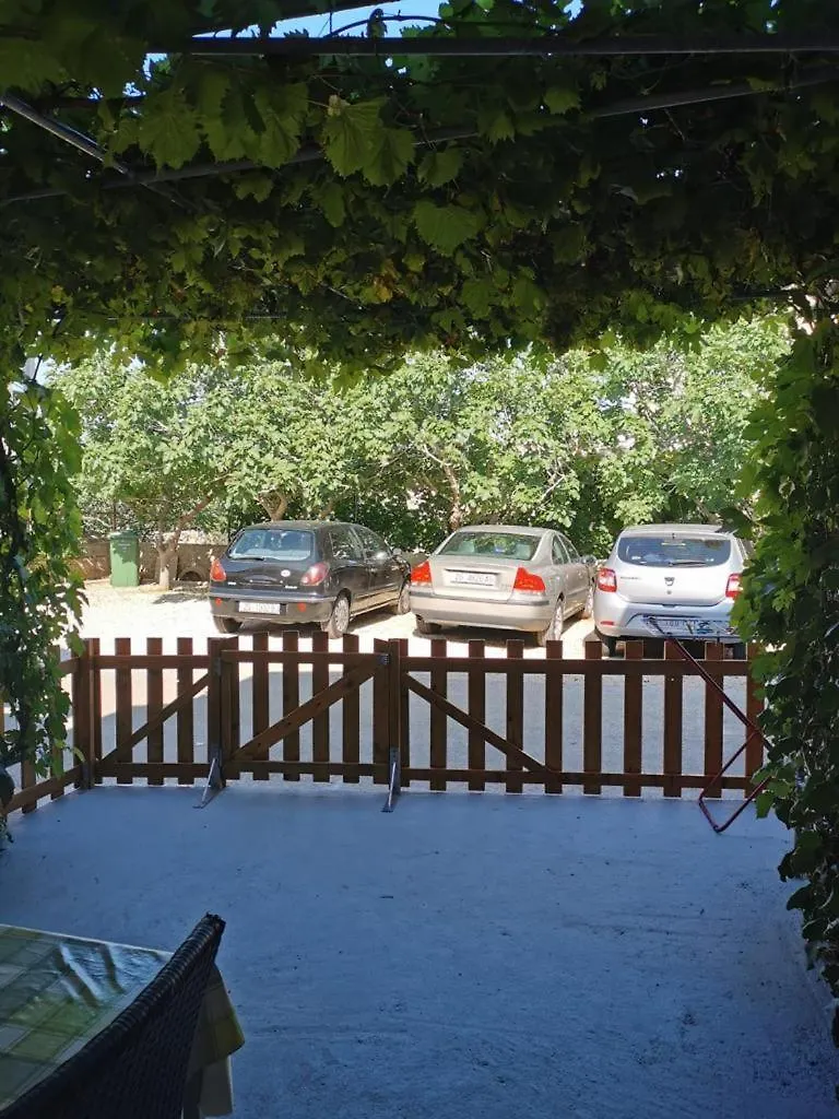 شقة Apartmani Lucija فير
